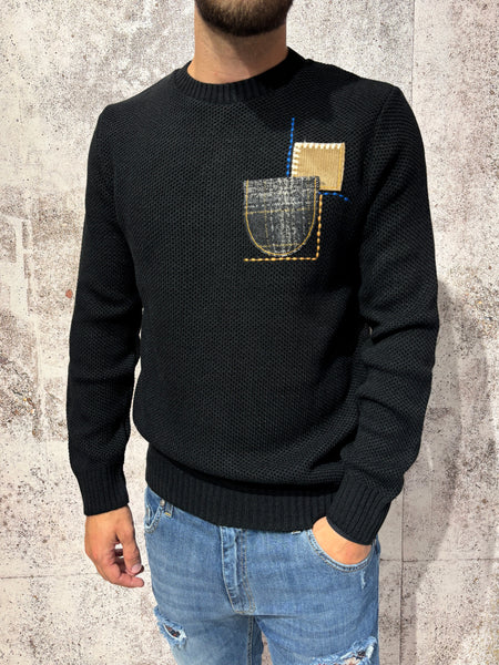 Maglione girocollo nero taschino/patch