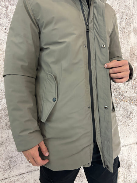 Giubbotto parka lungo col. Fango