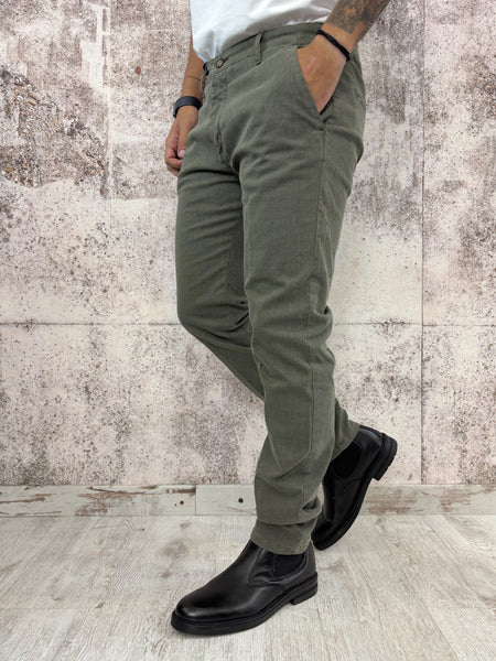 Pantalone chino microfantasia verdone