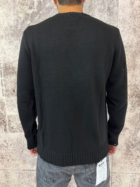 Maglione nero rotture e cuciture