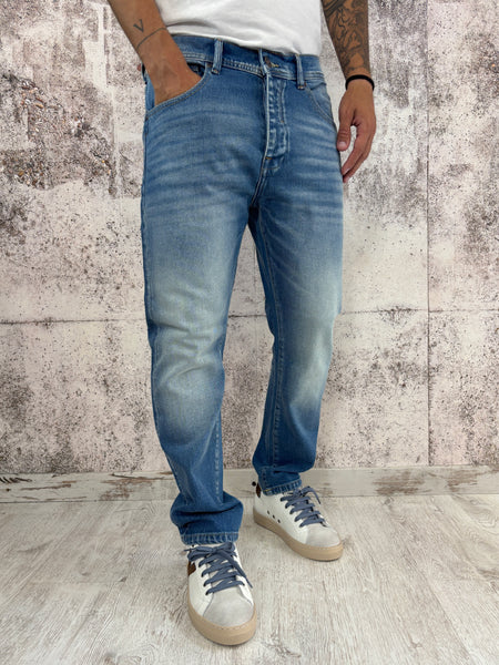Jeans Regular fit art. D04